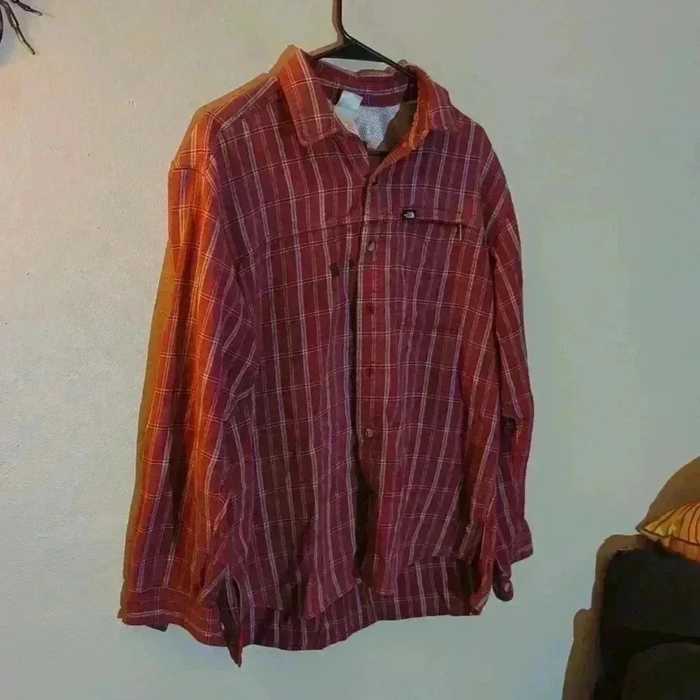 The North Face button up shirt, red and white, size medium - Picture 3 of 7